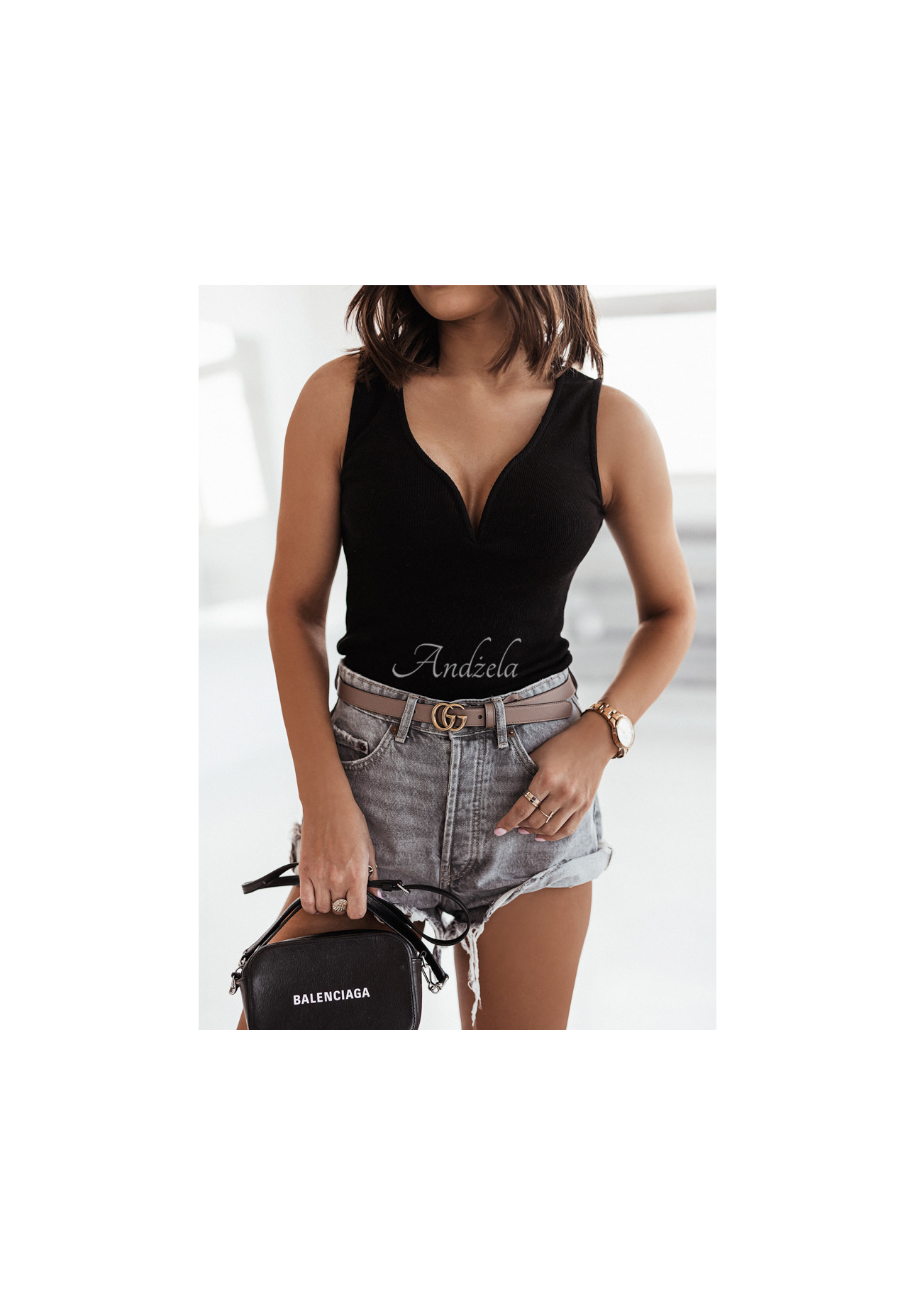 Vrúbkovaná blúzka s výstrihom Amaro čierna