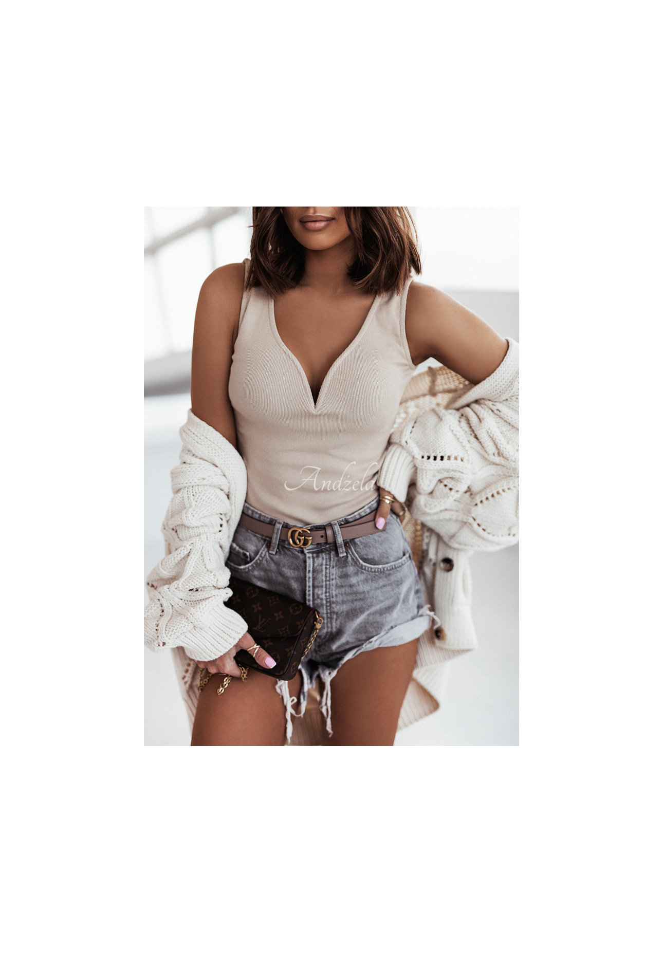 Vrúbkovaná blúzka s výstrihom Amaro béžová