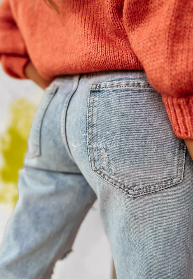 Nohavice džínsové mom fit s odreninami Belfrey svetlomodré