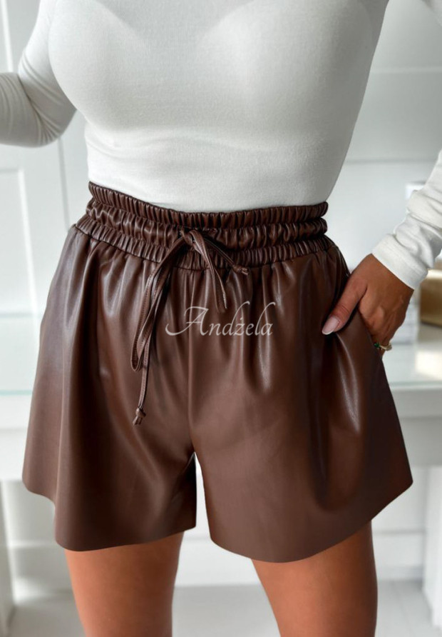 Krátke šortky z imitácie kože Dangerous Woman čokoládové