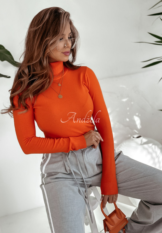 Obtiahnutý sveter s rolákom Solange  oranžový