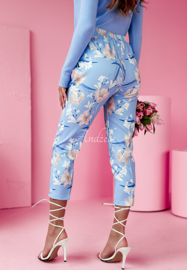 Elegantné kvetinové nohavice Blossom Radiance modré