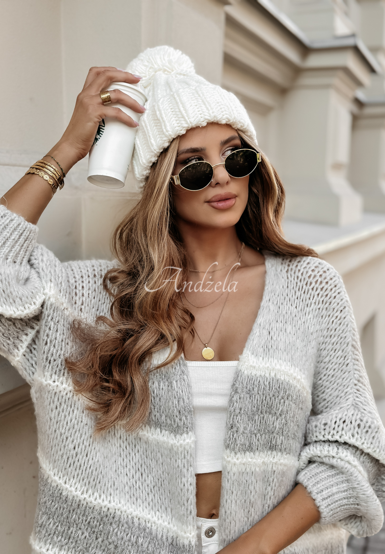 Krátky kardigan s vlnou Hugging You sivý