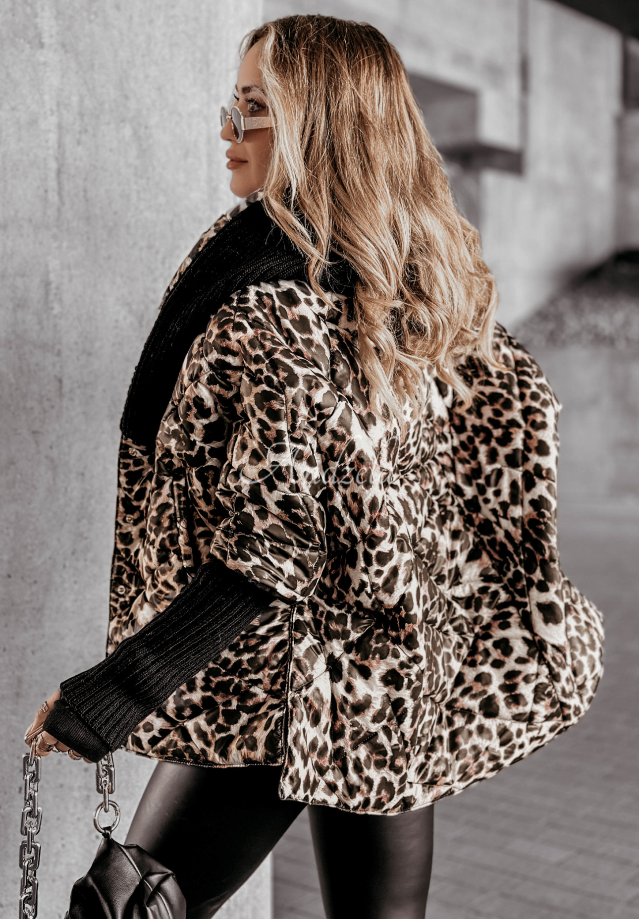 Bunda oversize s kapucňou Sancha s leopardím vzorom