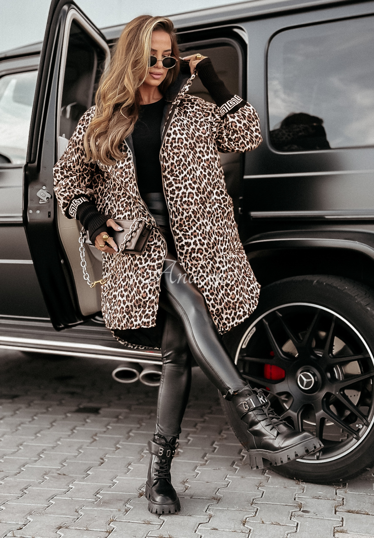 Bunda s kapucňou Stylish Crowd s leopardím vzorom