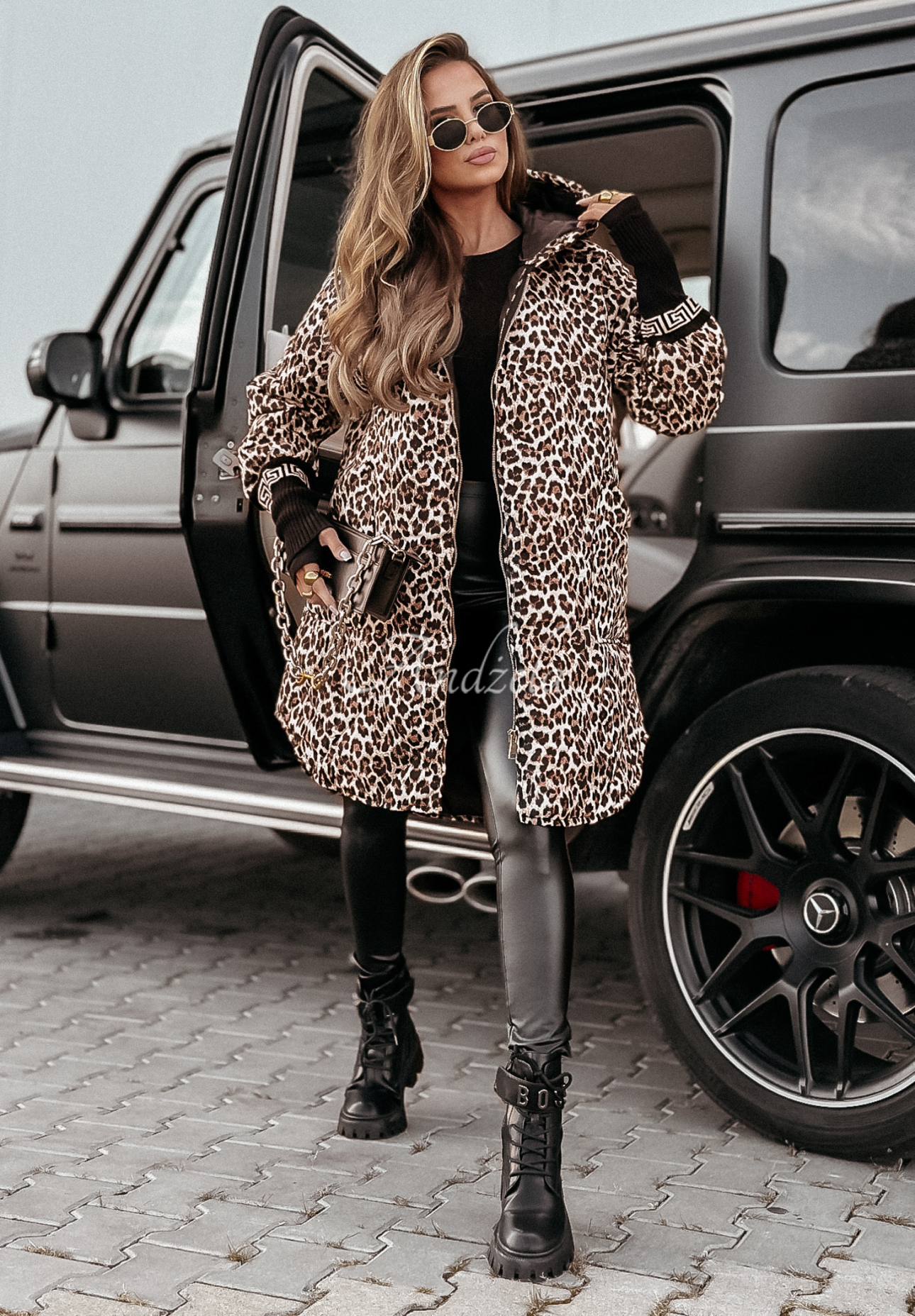 Bunda s kapucňou Stylish Crowd s leopardím vzorom