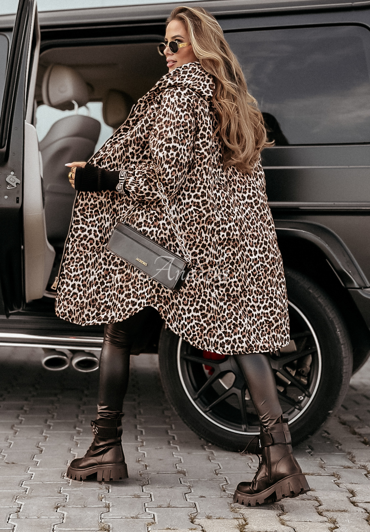 Bunda s kapucňou Stylish Crowd s leopardím vzorom