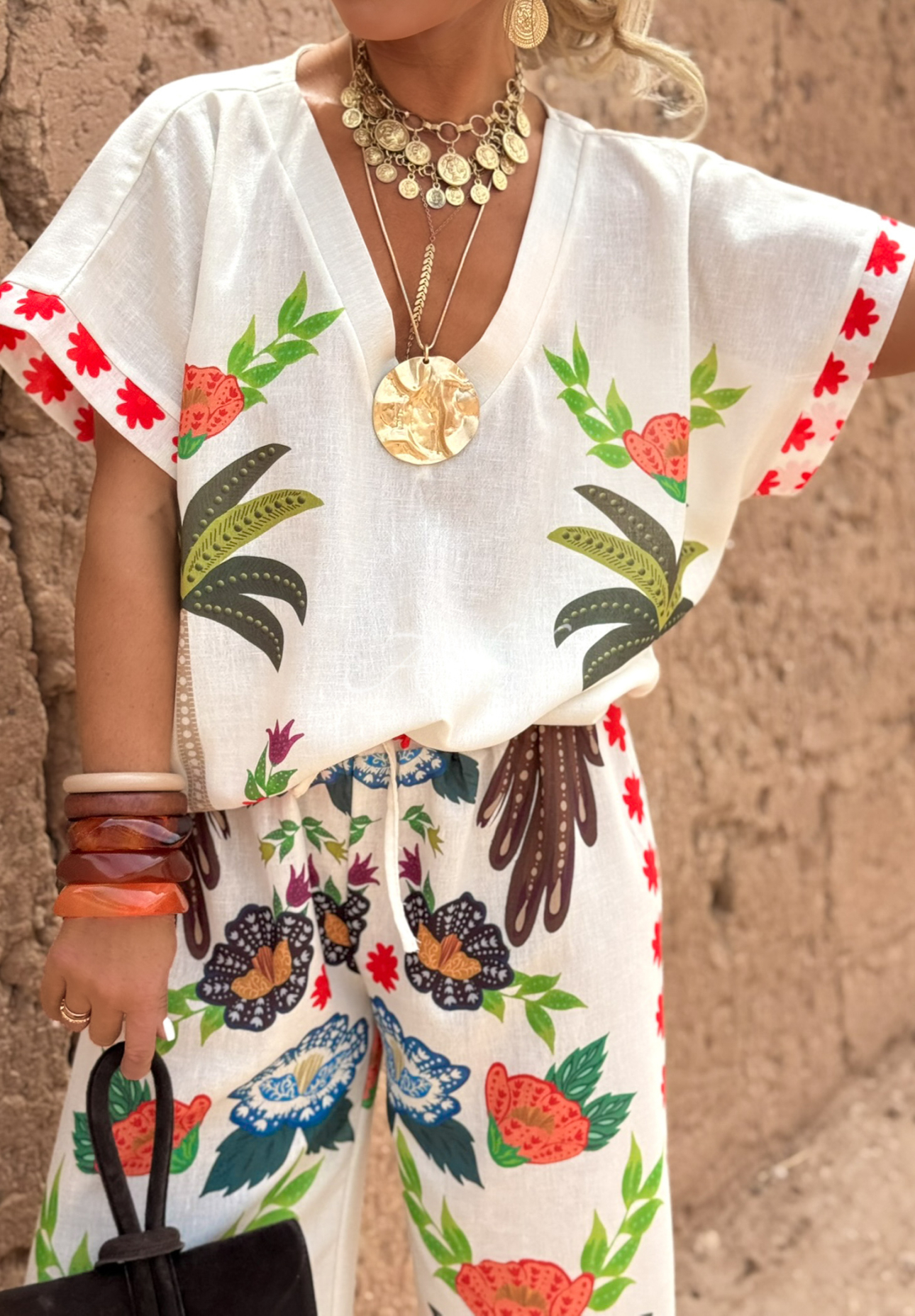 Súprava blúzka a nohavice wide leg so vzormi Flowers &amp; Palms svetlobéžový