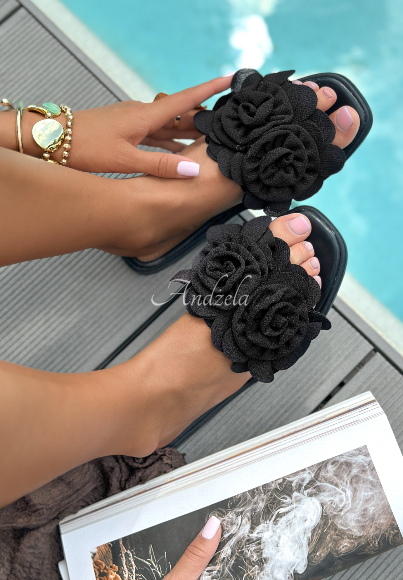 Šľapky s ozdobnými kvetmi Flowery Steps čierne