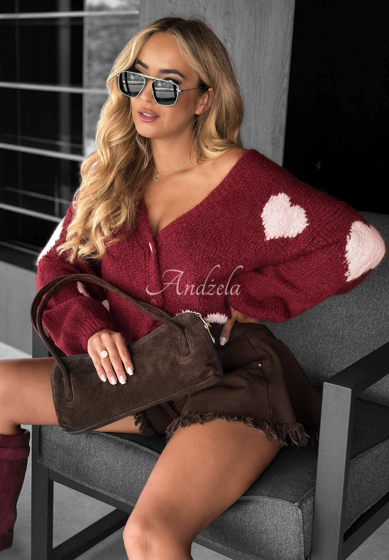 Krátky kardigan oversize so srdiečkami Second Date bordová