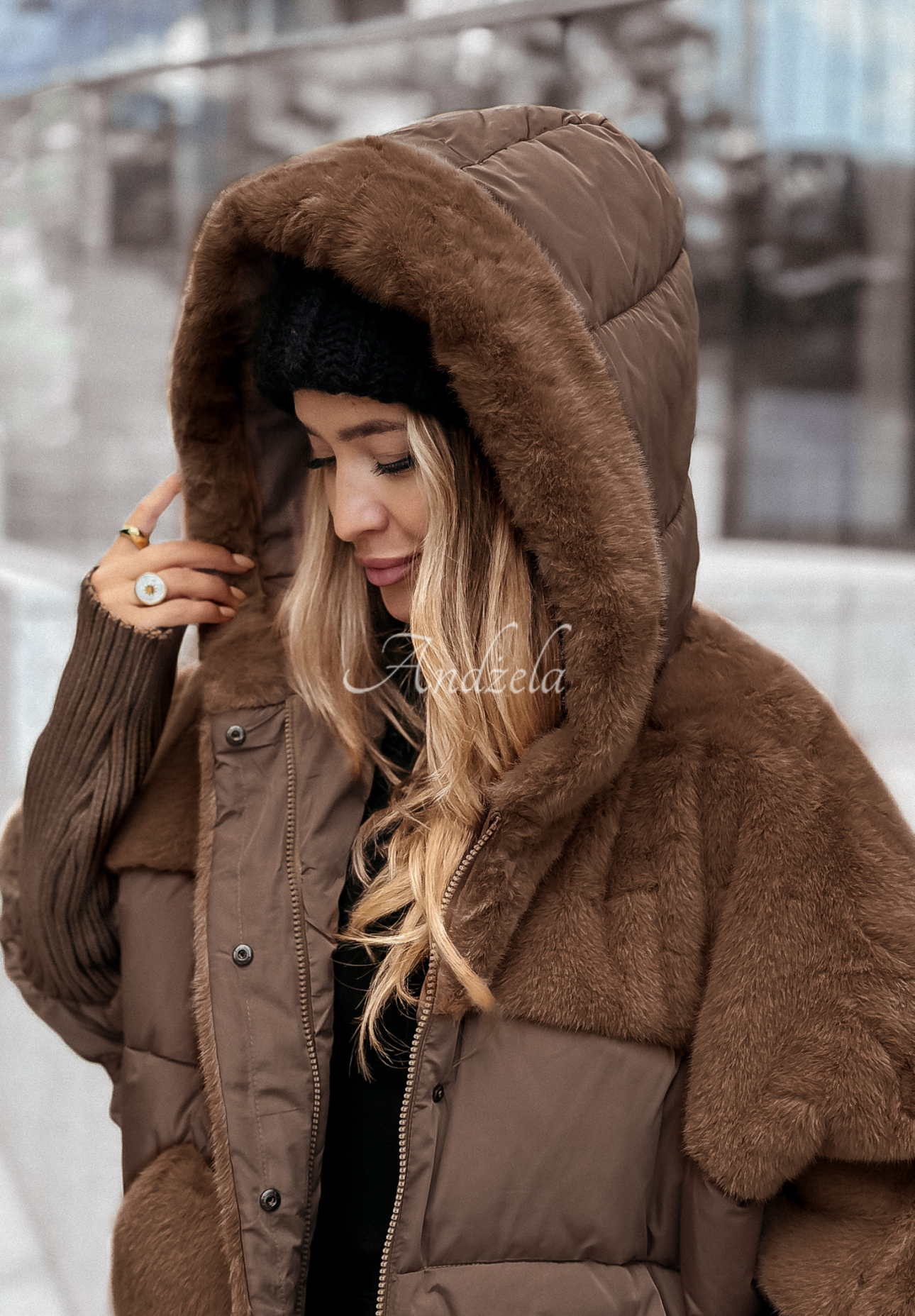 Prešívaná bunda s kožušinkou Snow &amp; Pines čokoládová