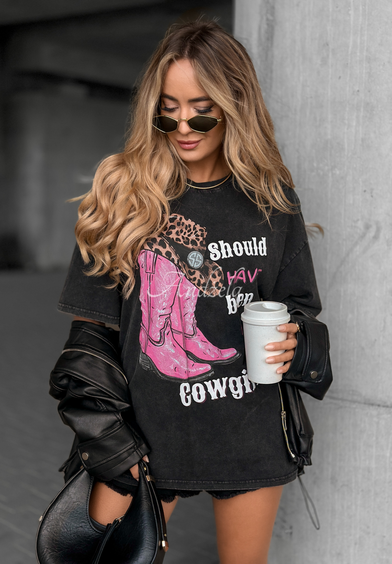 Tričko s potlačou A Cowgirl tmavosivý