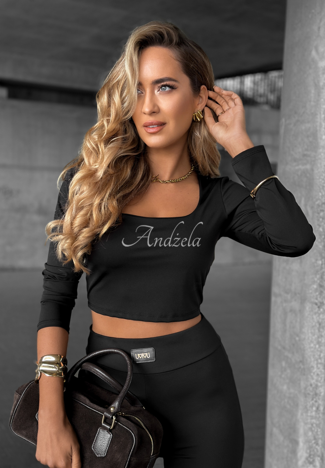 Krátka blúzka longsleeve s výstrihom Go Ahead čierna