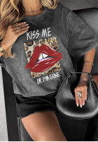 Tričko z nadrukiem Kiss Me Or I'm Gone sivý