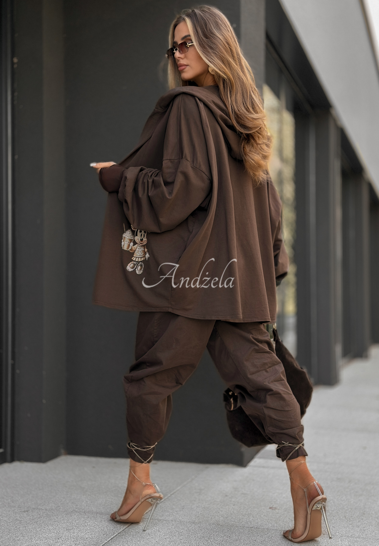 Mikina oversize s kapucňou Everything Is Possible čokoládová
