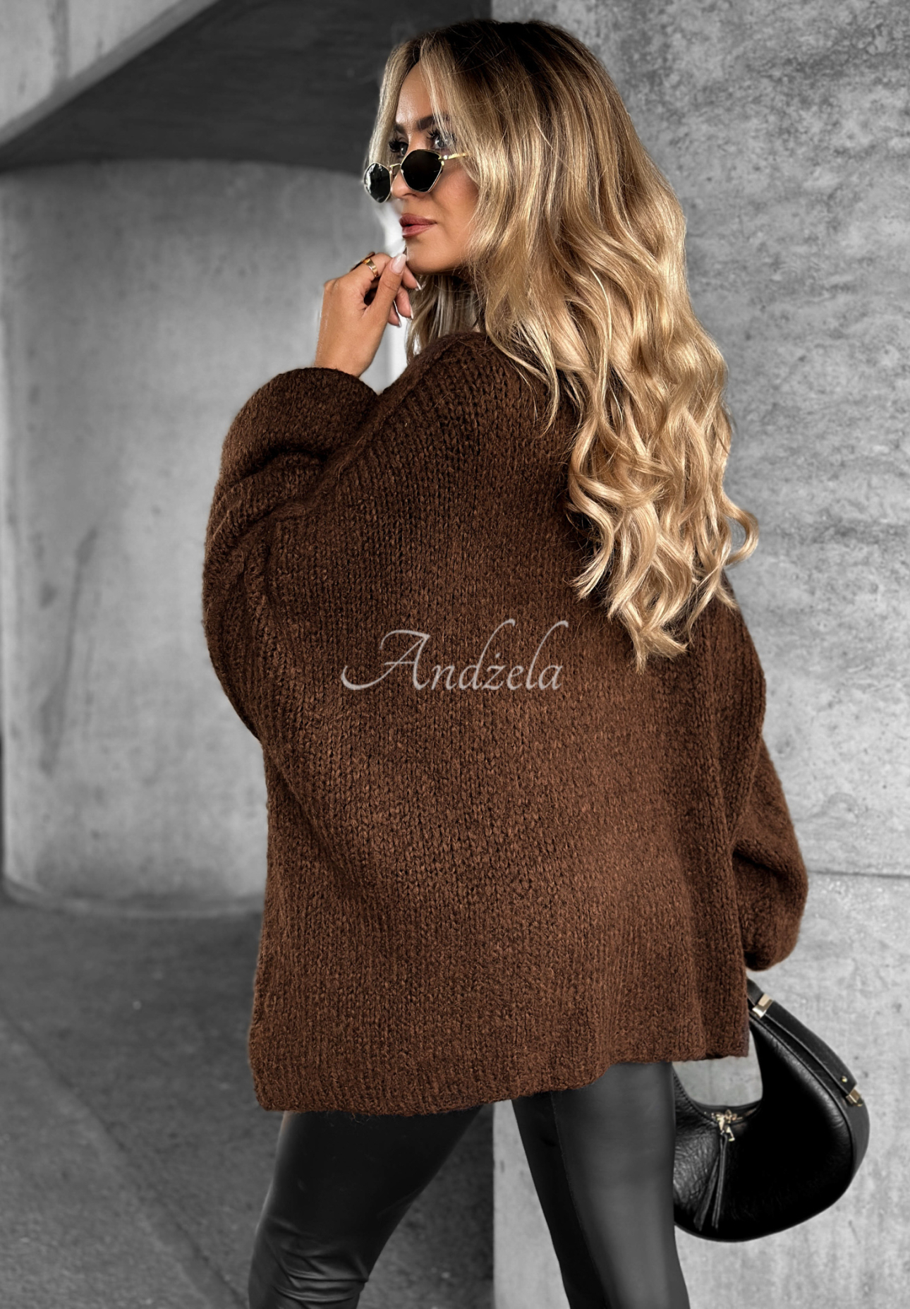 Krátky kardigán oversize Hot Chestnuts čokoládový
