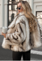 Krótkie futerko z kołnierzem Pumpkin Latte svetlobéžové