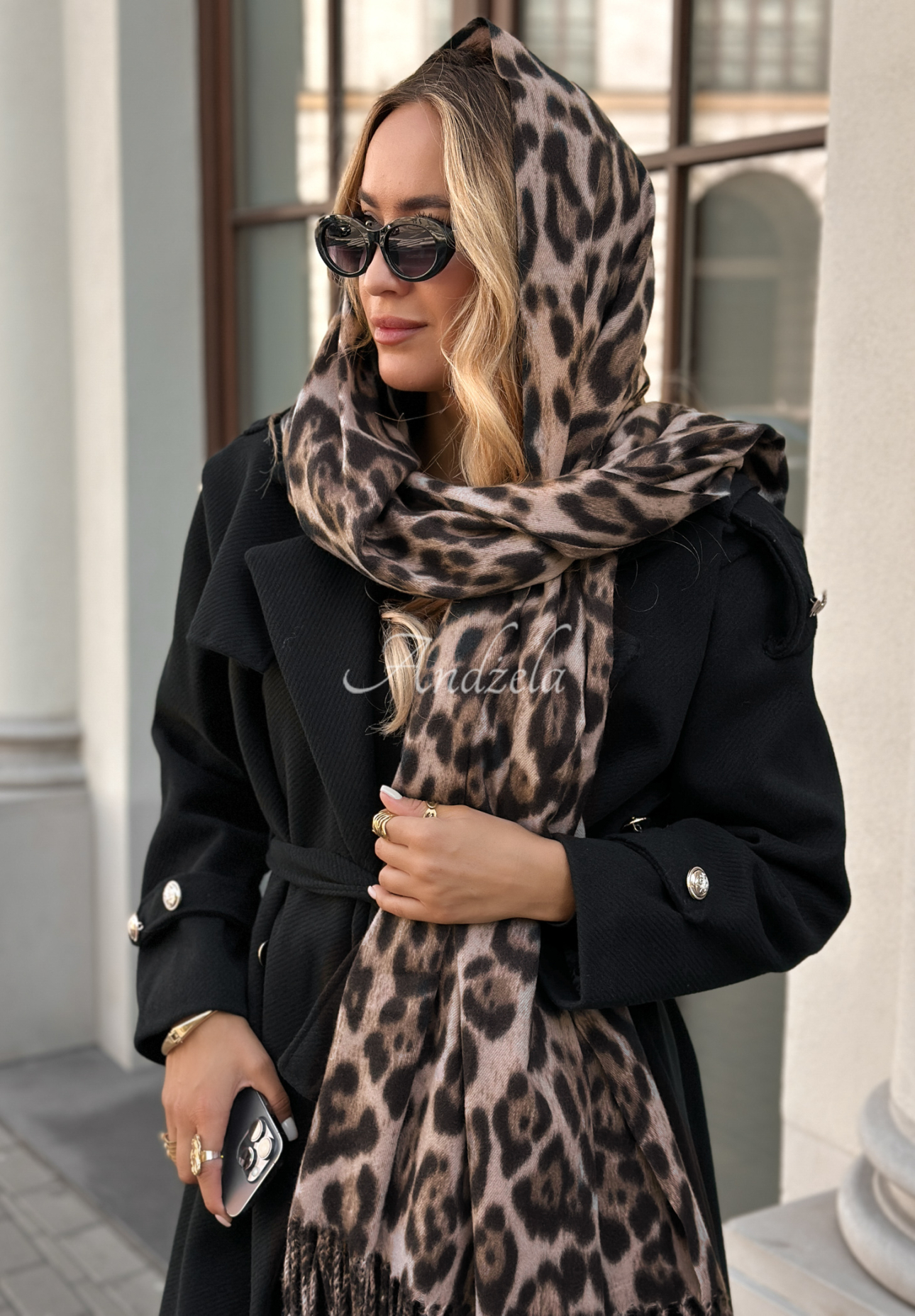 Šál so strapcami s leopardím vzoro Still Mine béžovo-čokoládový