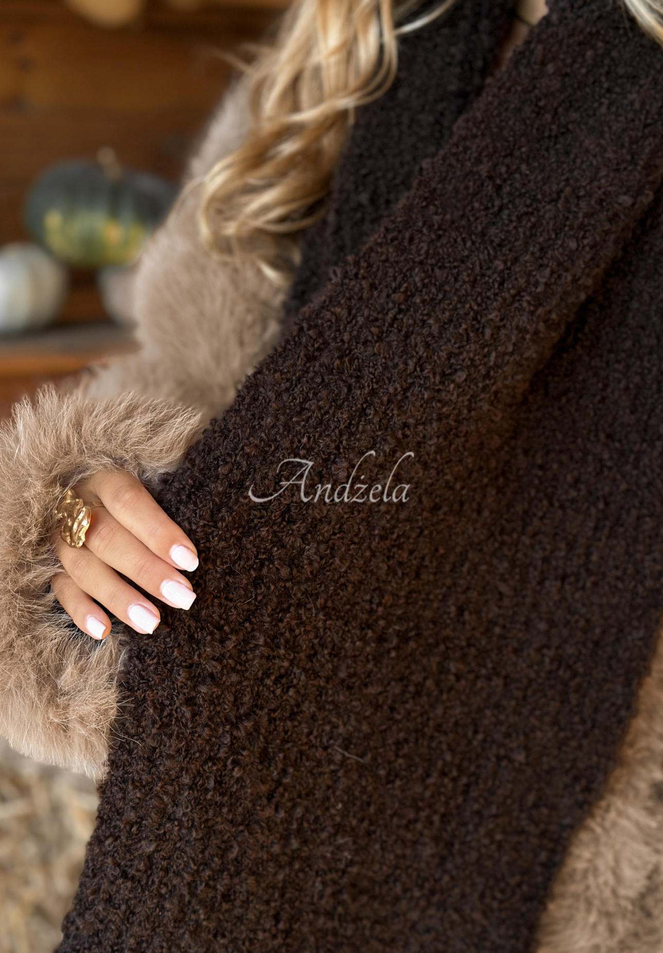 Šál boucle Winter Everywhere čokoládový