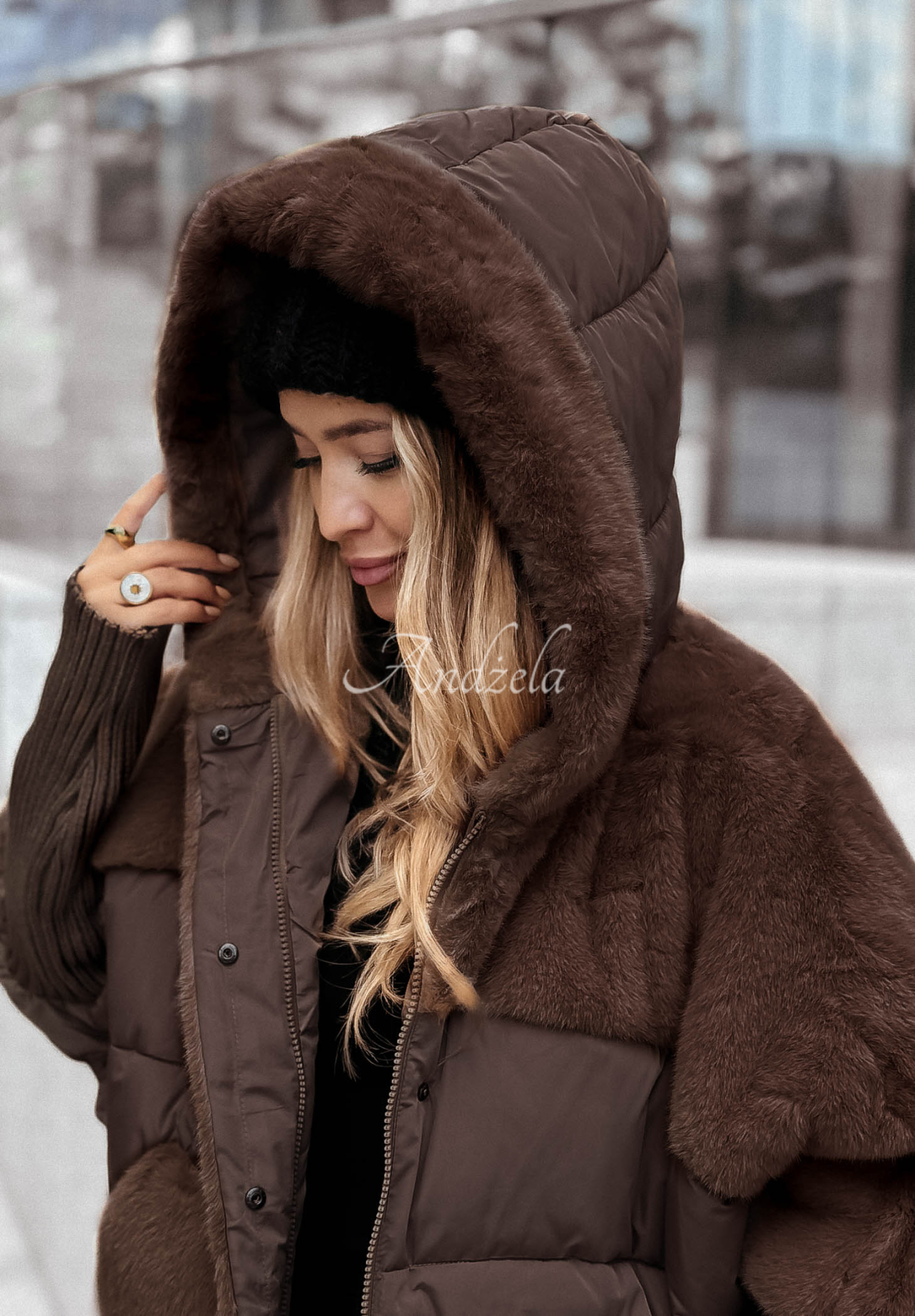 Prešívaná bunda s kožušinkou Snow &amp; Pines čokoládová