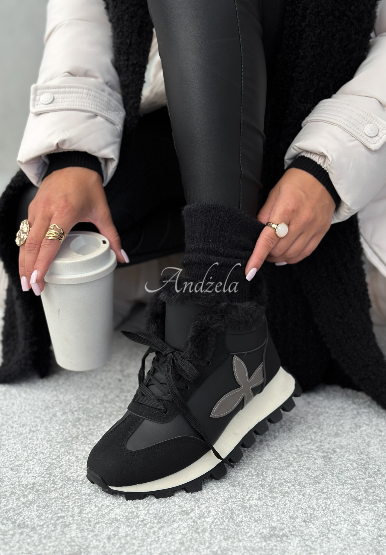 Sneakersy s kožušinou Getting Really Cold čierne
