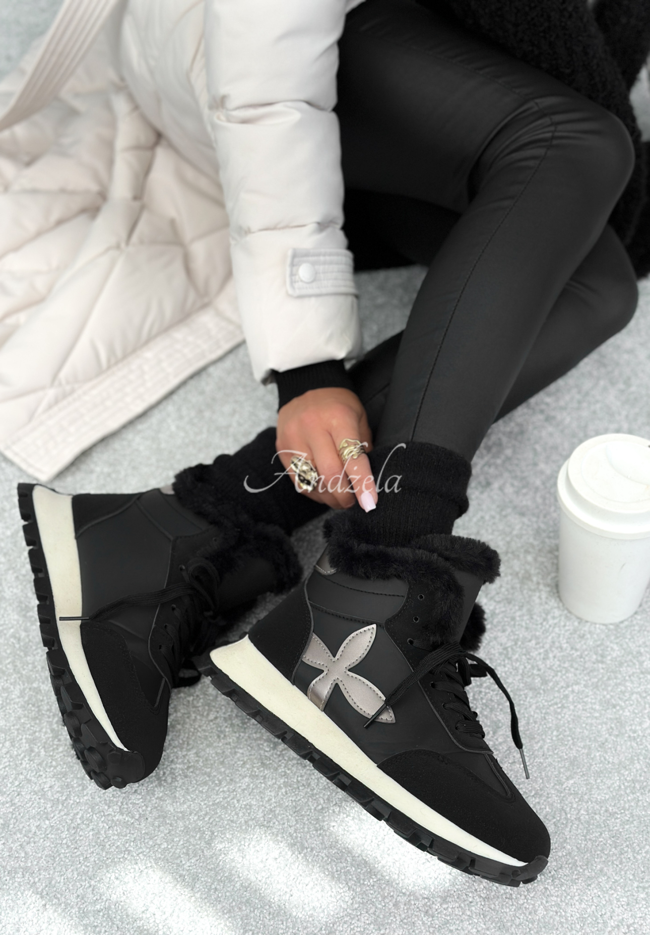 Sneakersy s kožušinou Getting Really Cold čierne