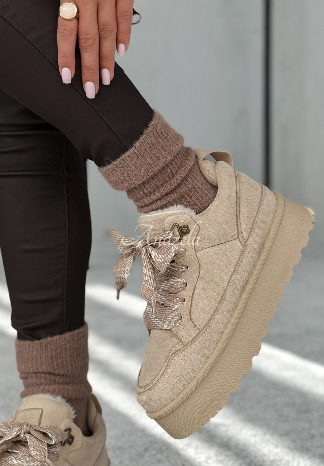Semišové sneakersy Comfy In The Cold béžové