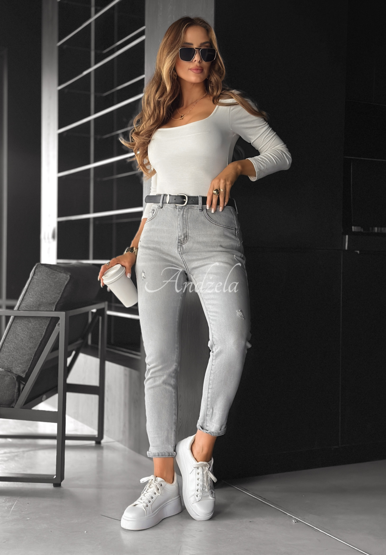 Džínsy loose fit s opaskom Not Even Close sivé