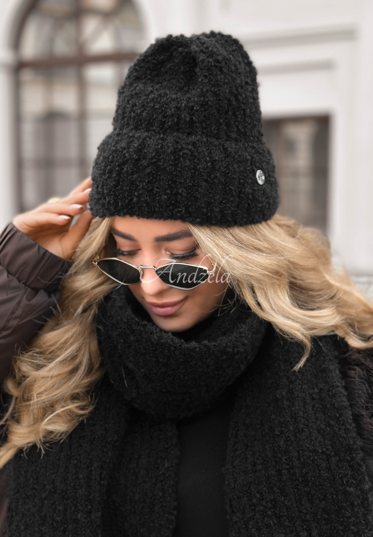 Čiapka boucle Winter Everywhere čierna