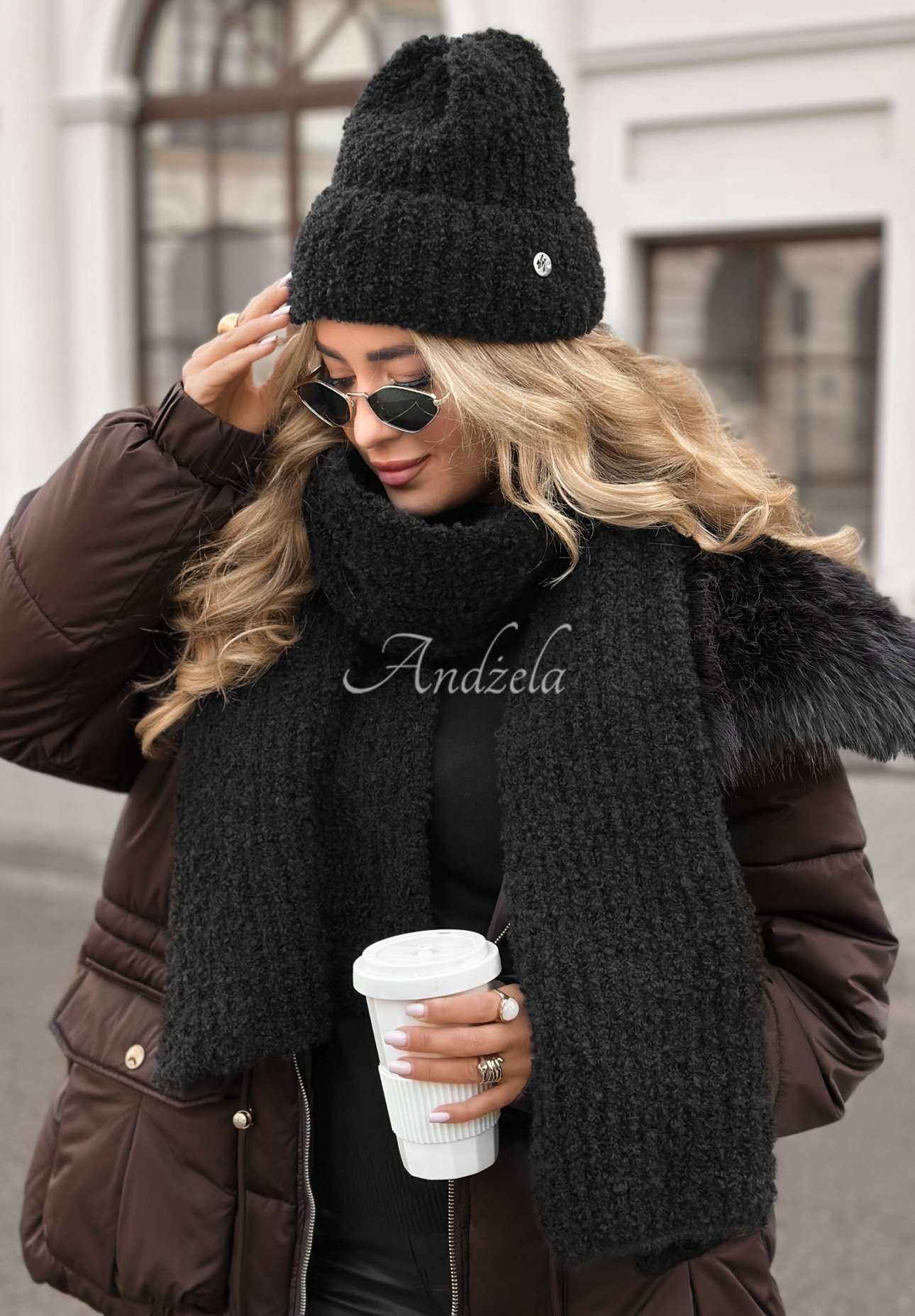 Čiapka boucle Winter Everywhere čierna