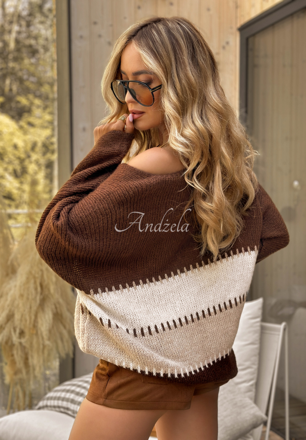 Sveter oversize Snuggle Time čokoládovo-béžový