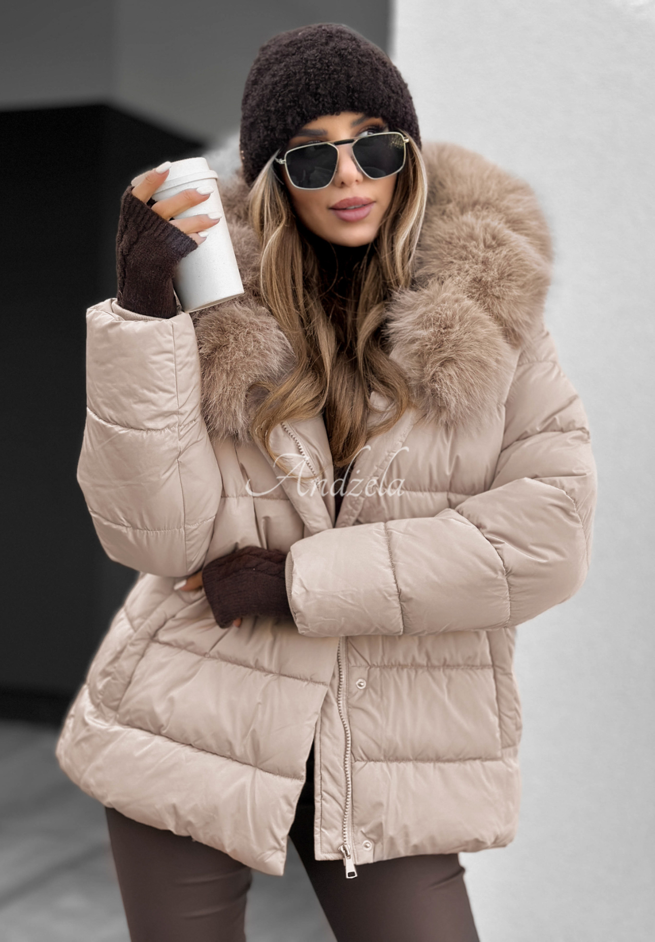 Prešívaná bunda s kožušinou a opaskom Coldest Moments béžová