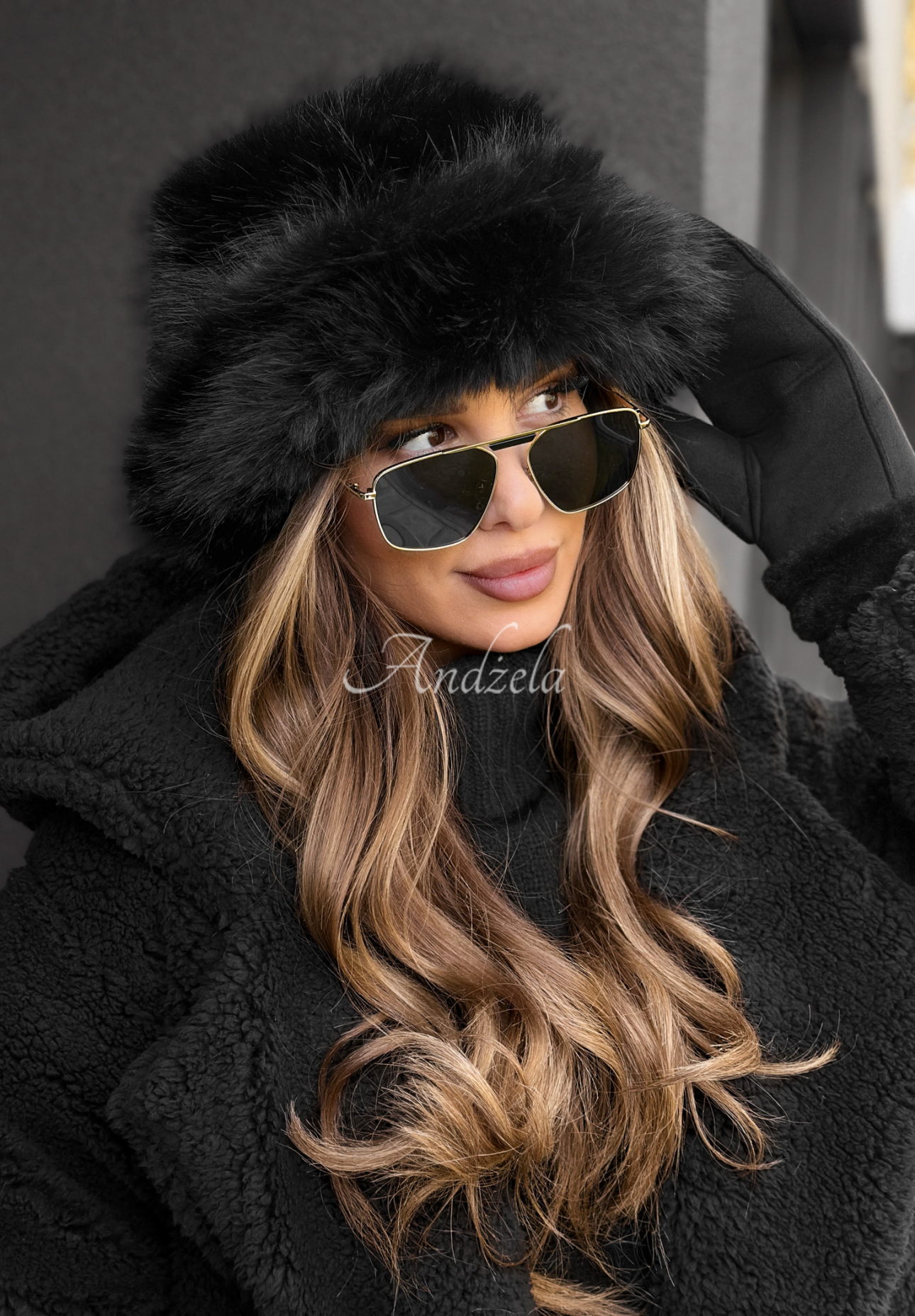 Čiapka bucket hat s kožúškom Winter Cuddles čierna