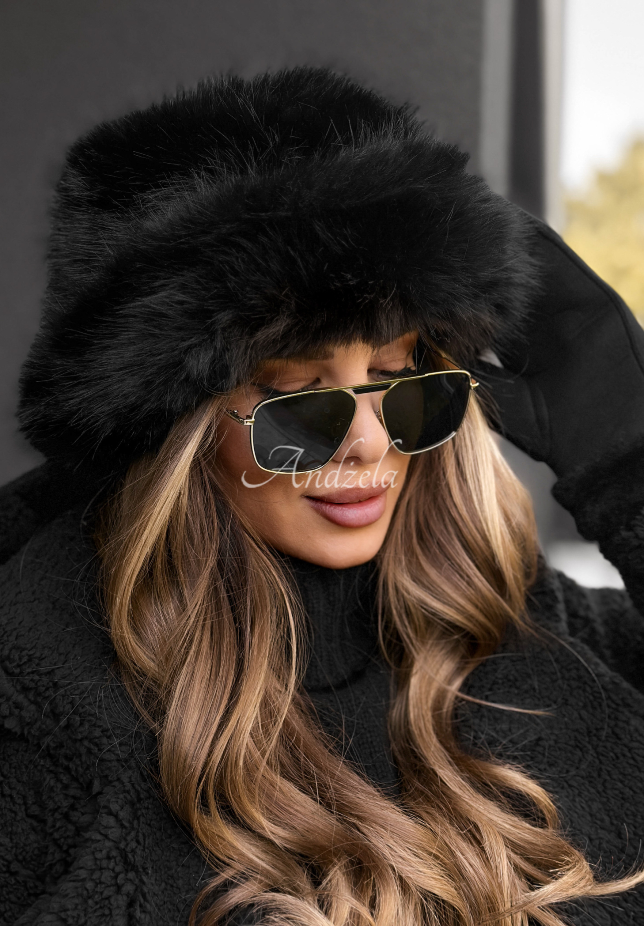 Čiapka bucket hat s kožúškom Winter Cuddles čierna