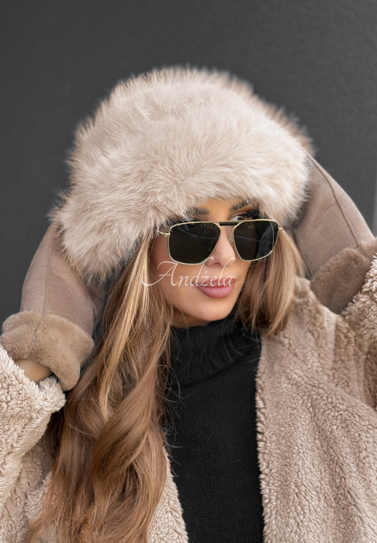 Čiapka bucket hat s kožúškom Winter Cuddles béžová