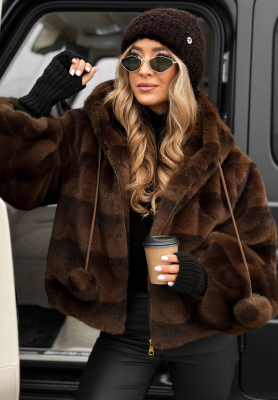 Krátky kožuch s kapucňou Eyes On You čokoládové