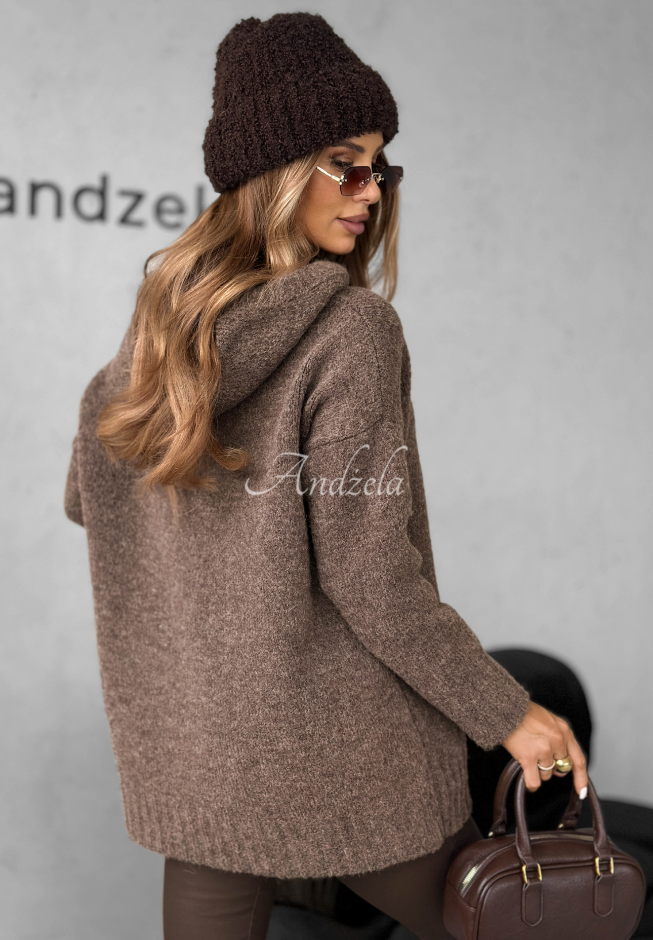 Sveter oversize s kapucňou Carra čokoládový