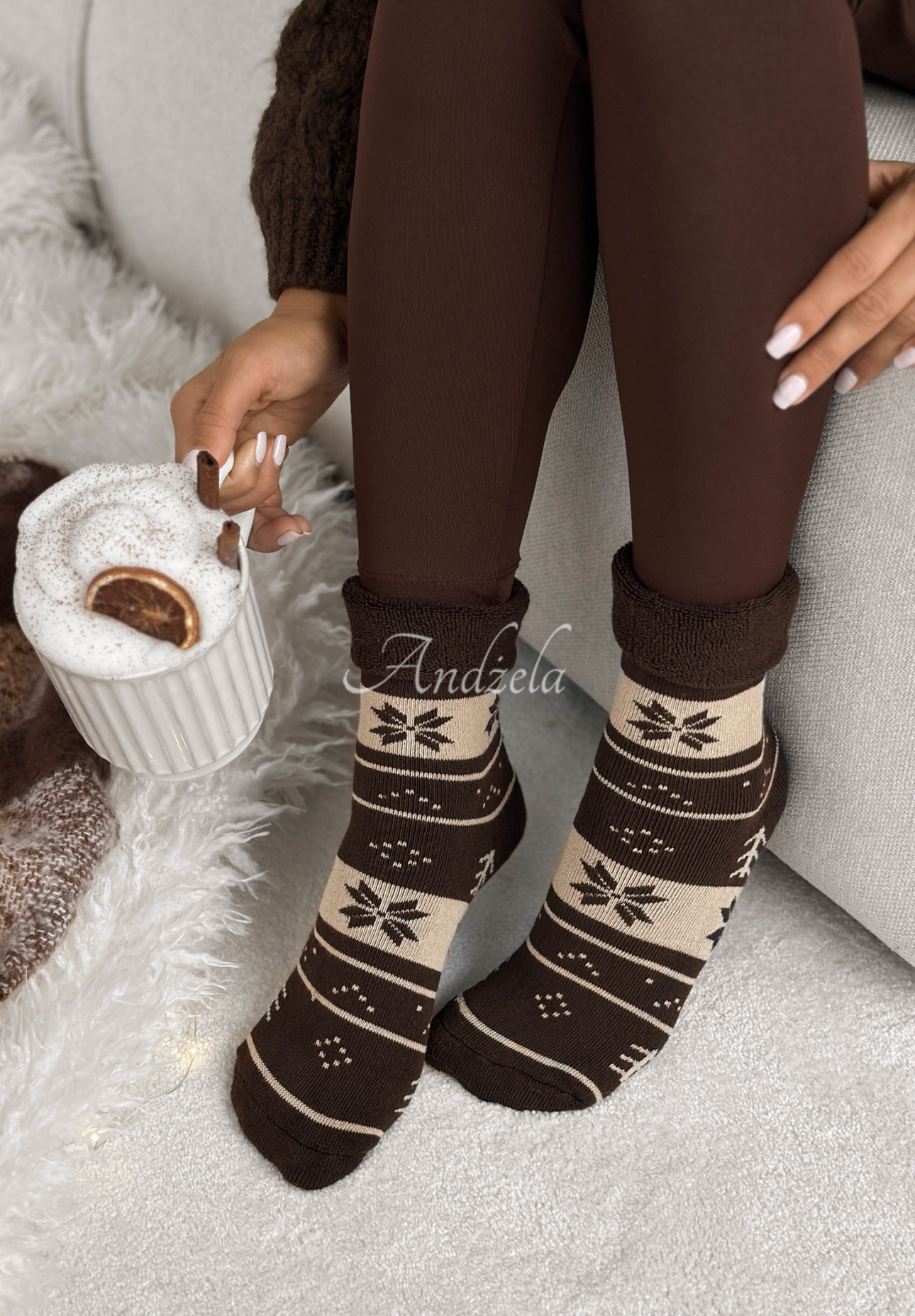 Dlhé ponožky so vzormi Winter Steps čokoládovo-béžové