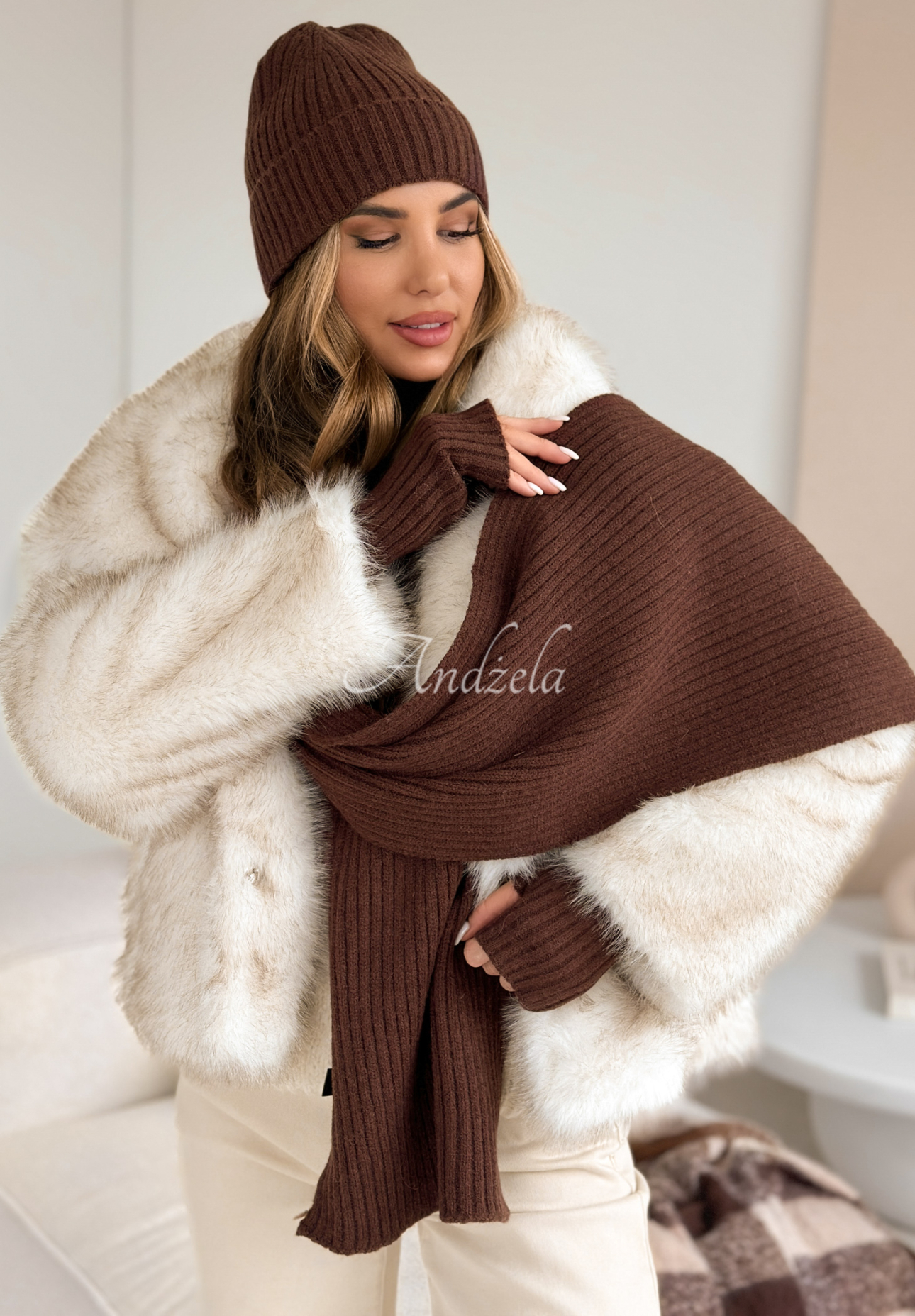 Súprava čiapka, šál a rukavice 3in1 Winter Threads čokoládový