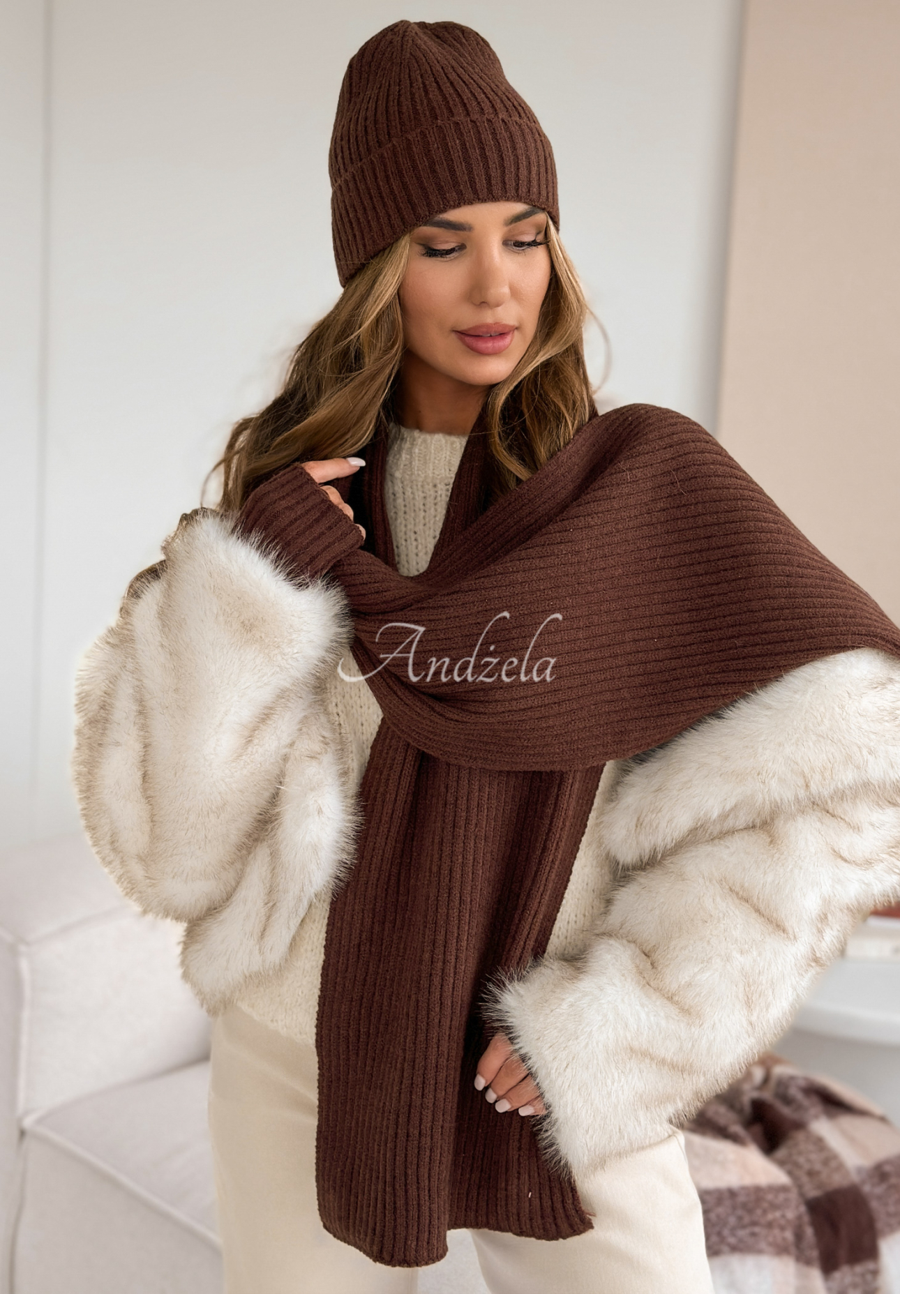 Súprava čiapka, šál a rukavice 3in1 Winter Threads čokoládový