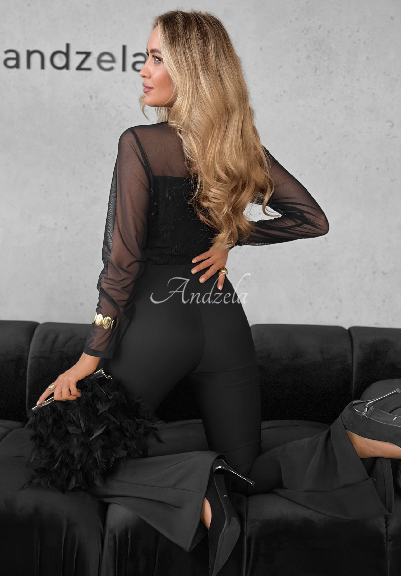 Sieťovaná blúzka s čipkou a viskózou Divine Lace čierna