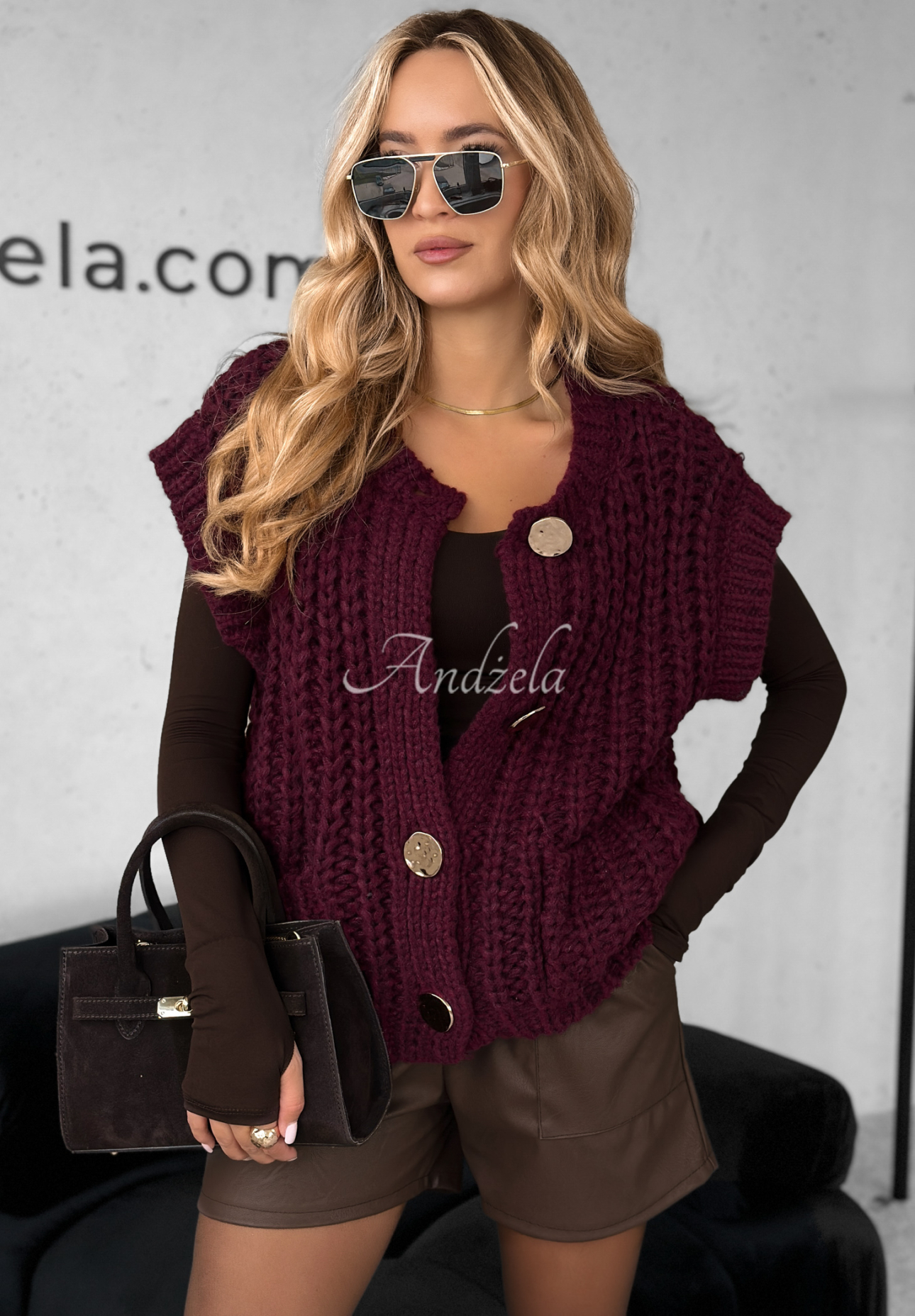 Krátka svetrová vesta s gombíkmi Autumn Lovers bordová