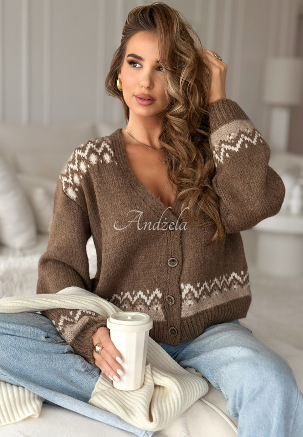 Kr&aacute;tky kardigan s vlnou a vzormi Short Winter Days čokol&aacute;dov&yacute;