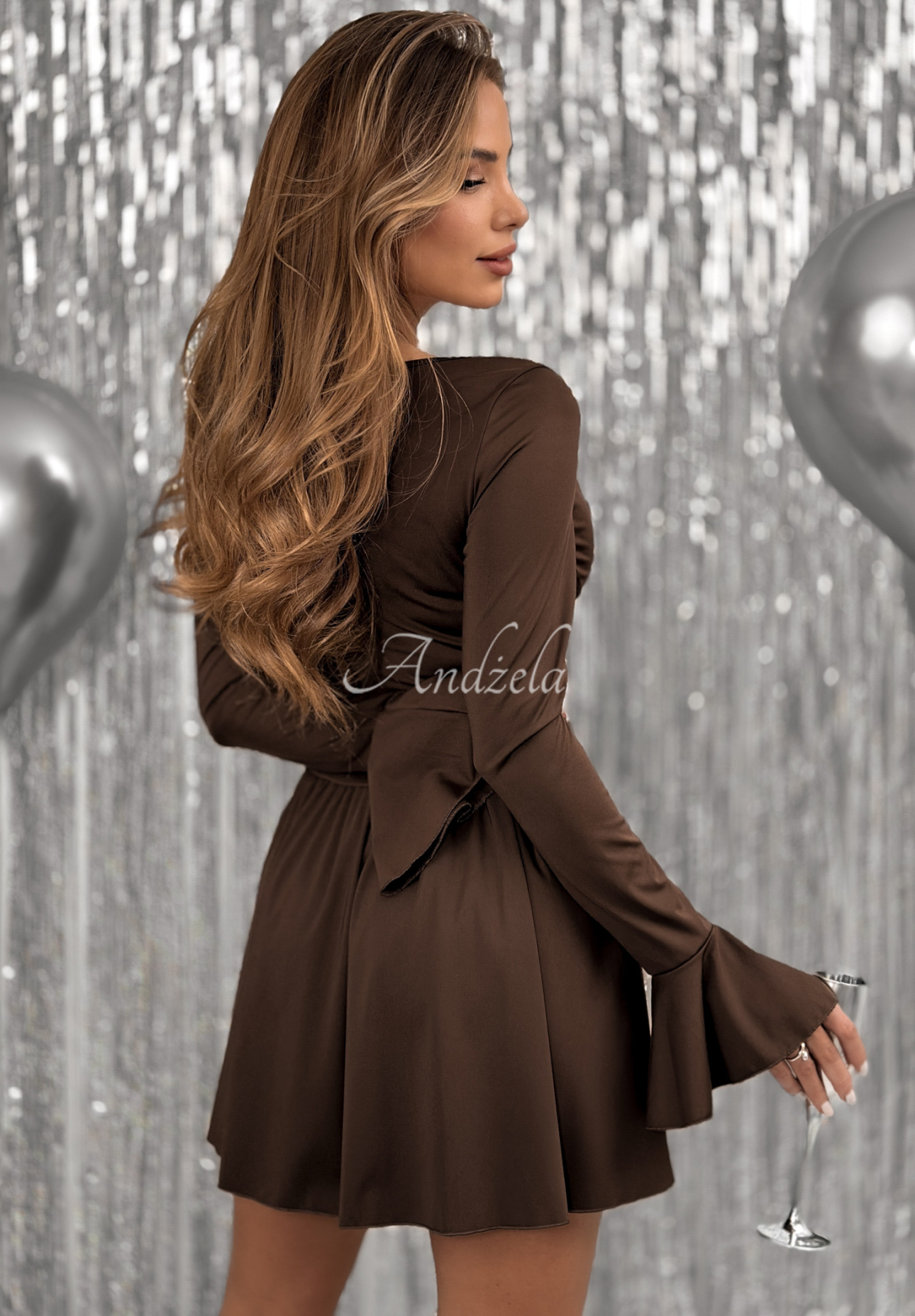 Rozšírené šaty mini Flirting With Life čokoládová