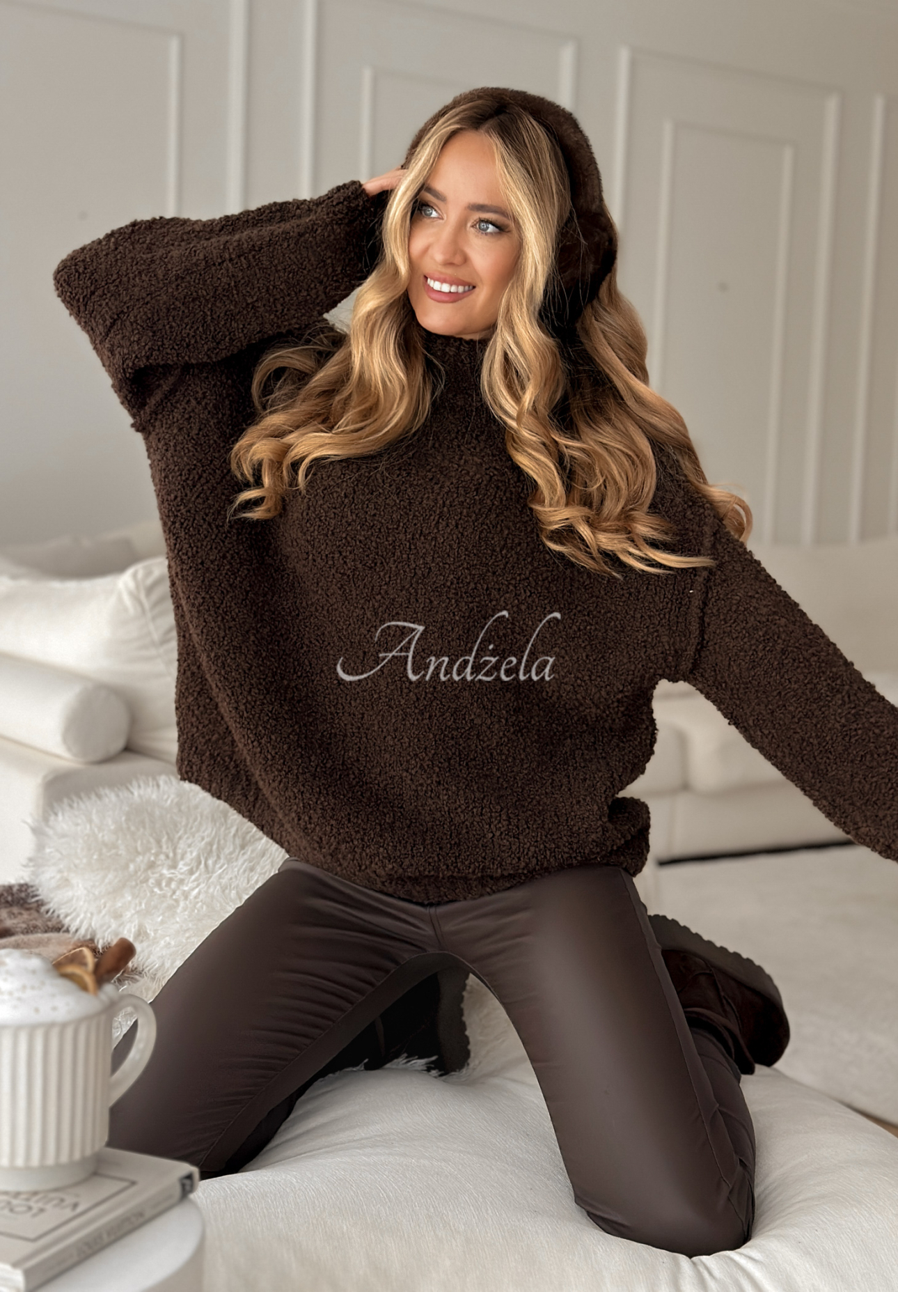 Sveter Comfy And Fluffy čokoládový