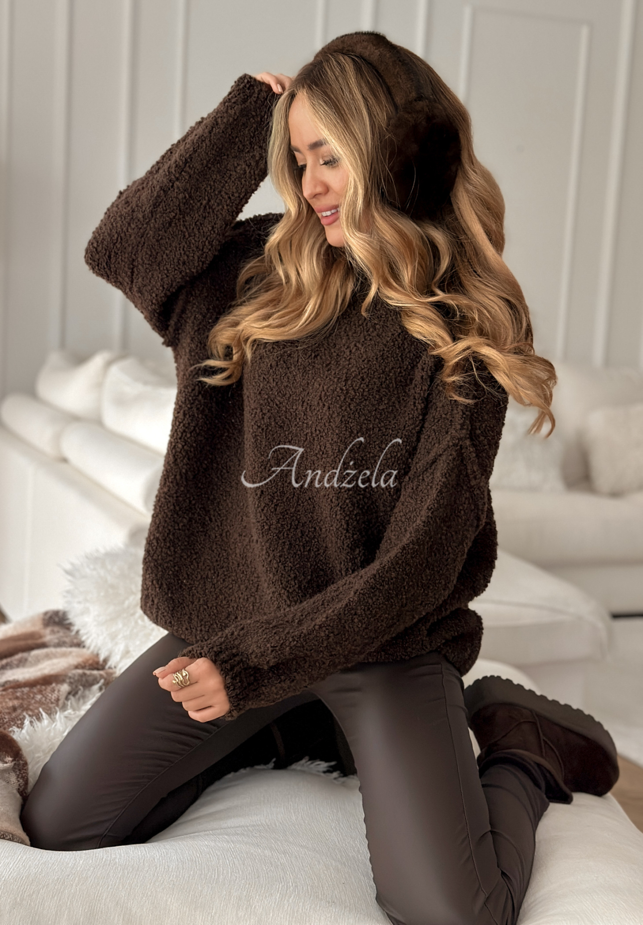 Sveter Comfy And Fluffy čokoládový