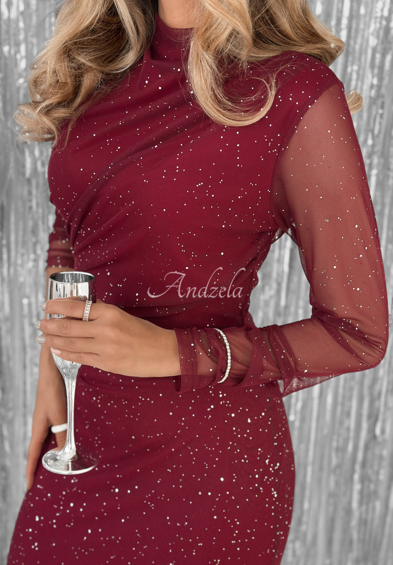 Trblietavé sieťované šaty s riasením Time Of The Year bordová