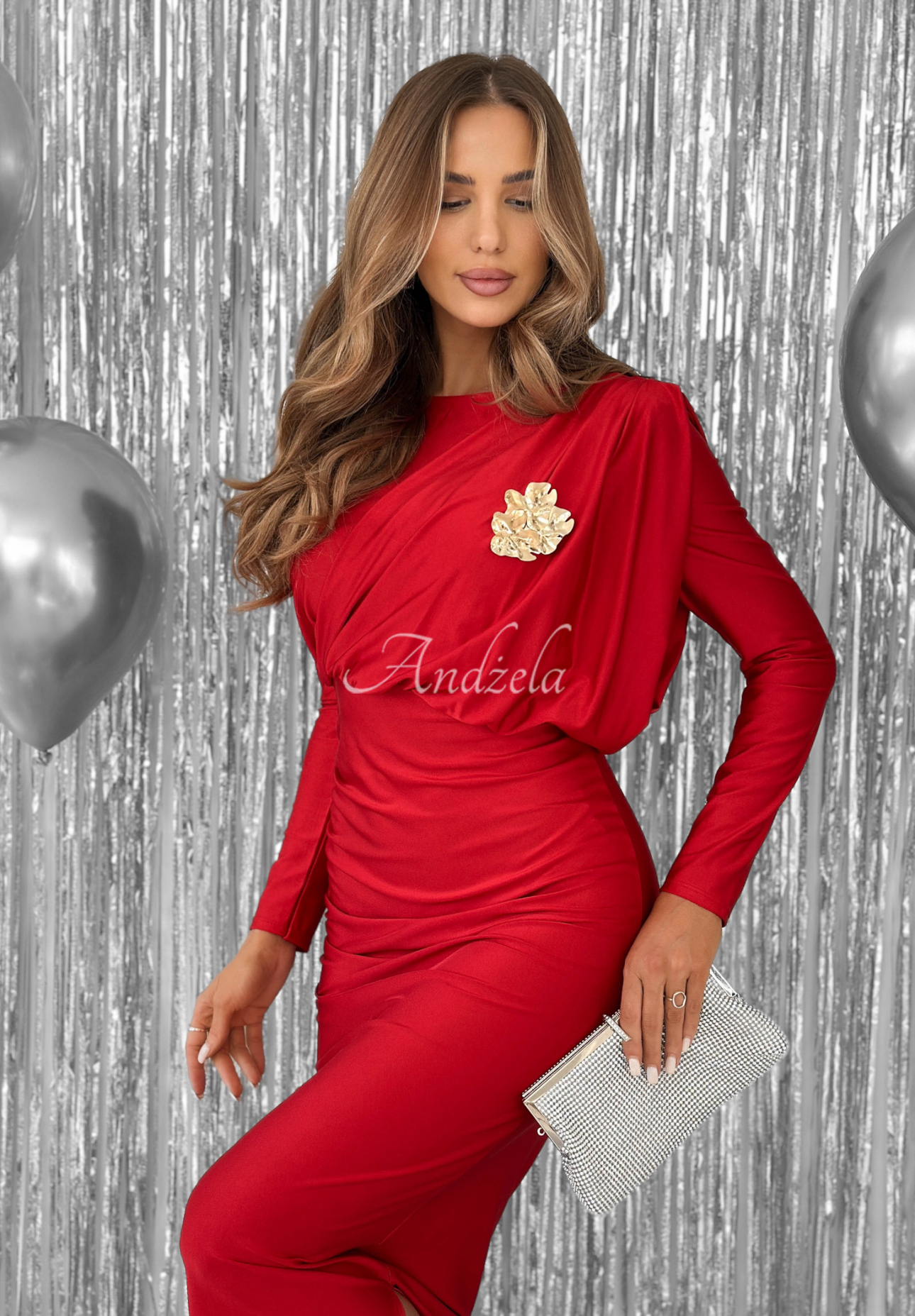 Priliehavé šaty s riasením Night Of The Year červená