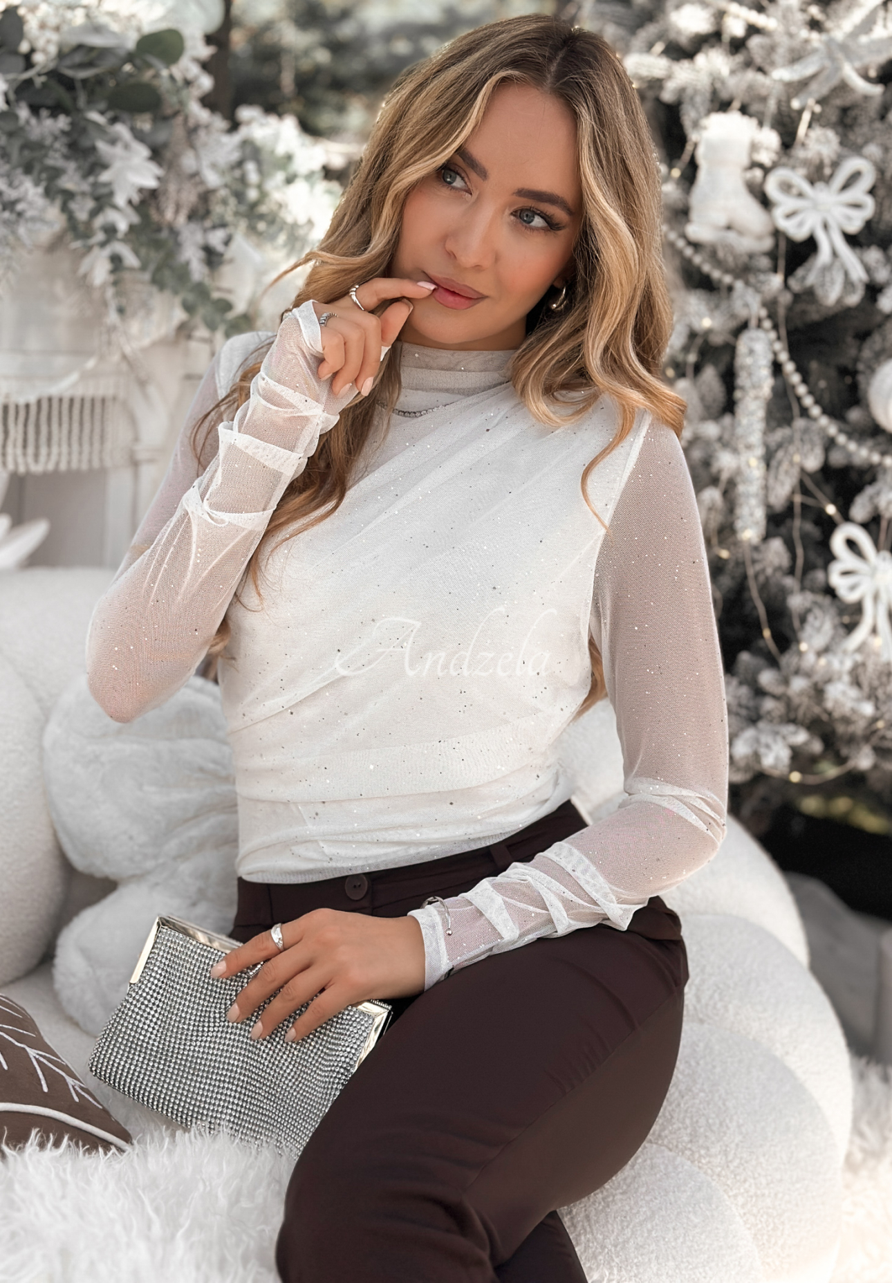 Trblietavá sieťovaná blúzka s riasenímTime Of The Year Biela