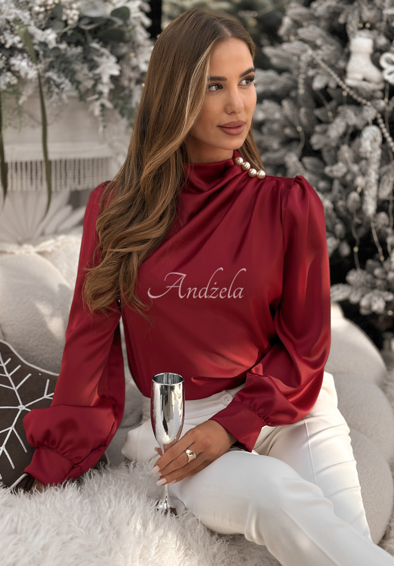 Saténová blúzka s perlami a riasenímLooking At bordová